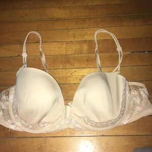 Victoria’s Secret Angel IPEX 36B nude lace satiny bra